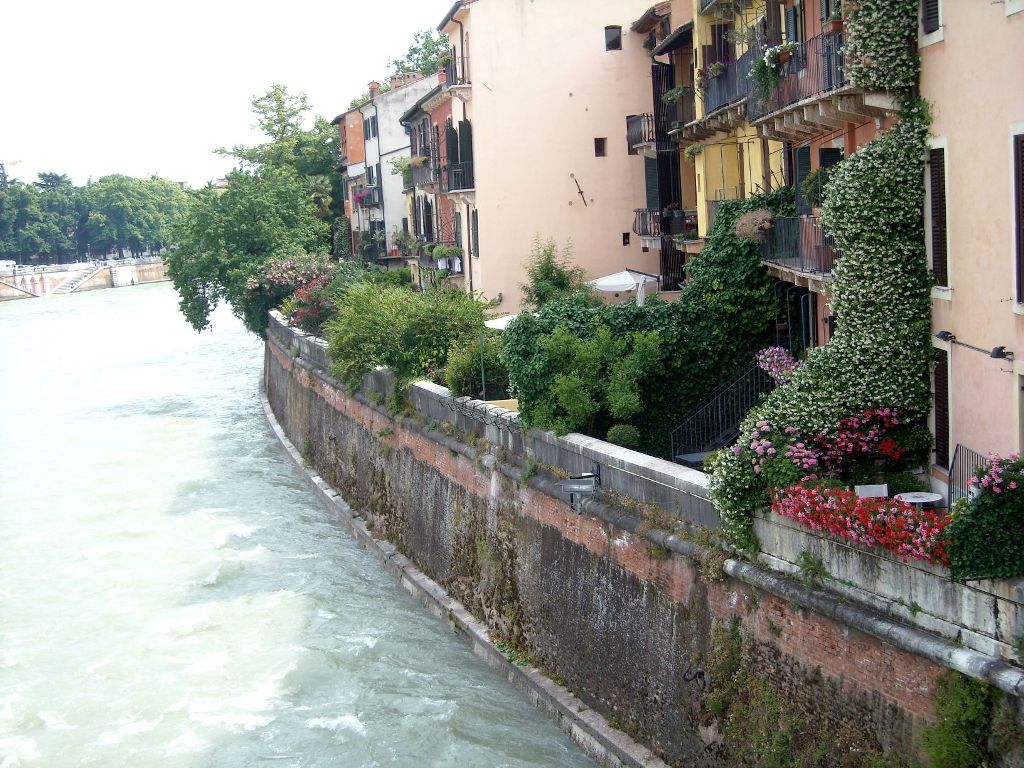 Mura dell'Adige